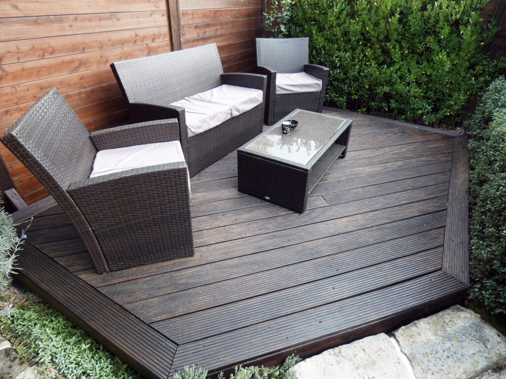 maison à vendre les Molières Jardin paysager terrasse bois teck massif
